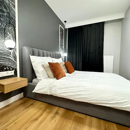 Luxury Apartment *